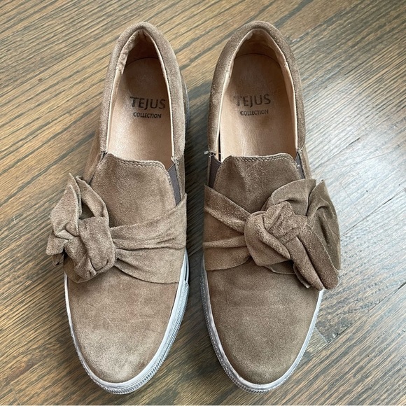 Tejus Collection Suede Bow Shoes - Picture 2 of 10